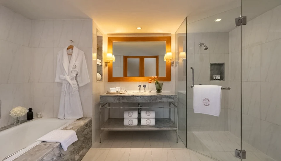 هتل لبوا ات استیت تاور بانکوک